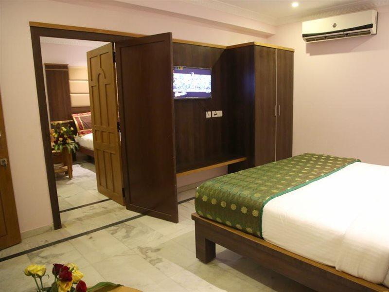 Poppys S.E.T Residency Ξενοδοχείο Kumbakonam Εξωτερικό φωτογραφία