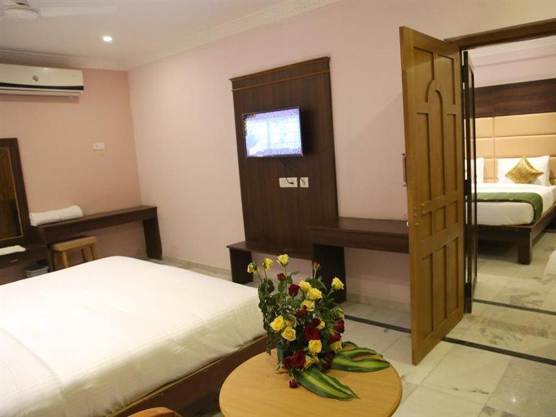 Poppys S.E.T Residency Ξενοδοχείο Kumbakonam Εξωτερικό φωτογραφία