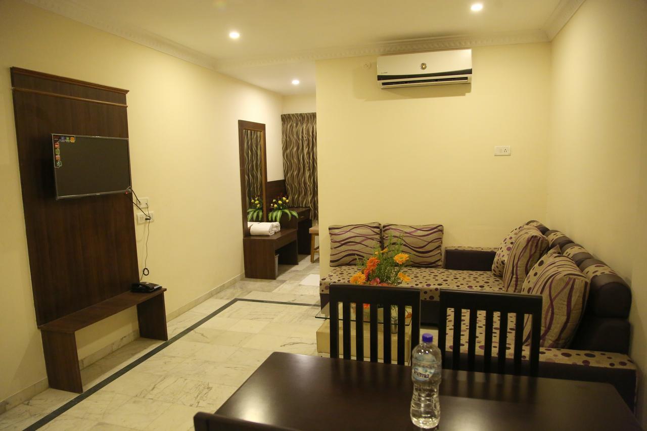 Poppys S.E.T Residency Ξενοδοχείο Kumbakonam Εξωτερικό φωτογραφία